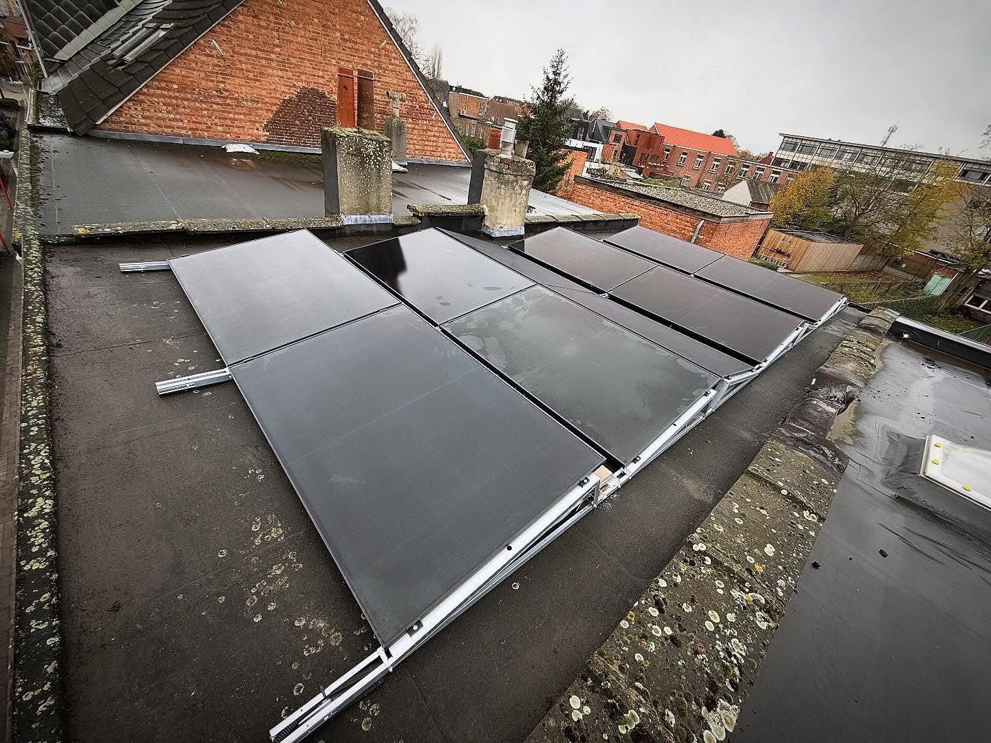 zonnepanelen plat dak oost west aiko 465wp installatie belgie energyby-pi