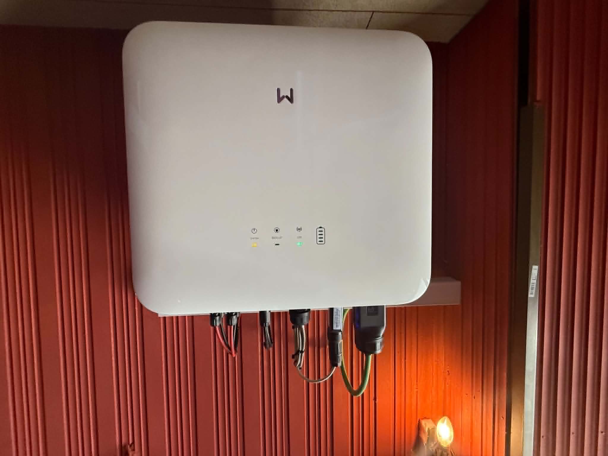 GoodWe GW10K-ET-20 hybride omvormer geplaatst door EnergyBy-Pi voor slim energiebeheer en batterijopslag